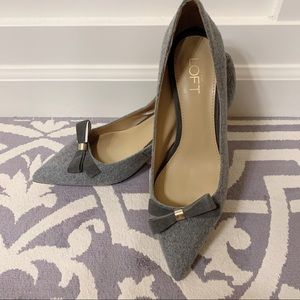 New LOFT Suede Gray Heels with Bow, Size7